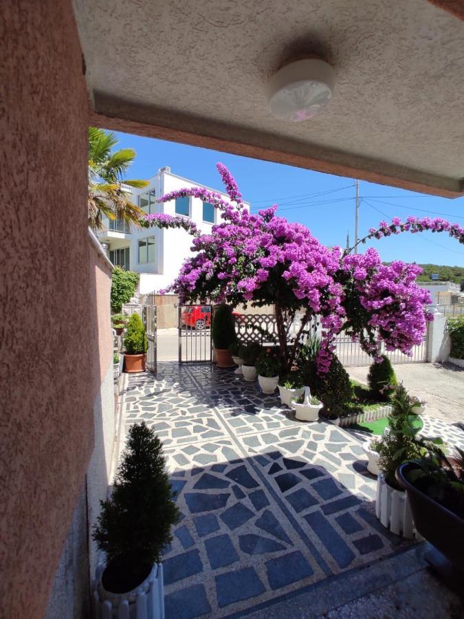 Apartmani Andrijana ウルツィニ エクステリア 写真